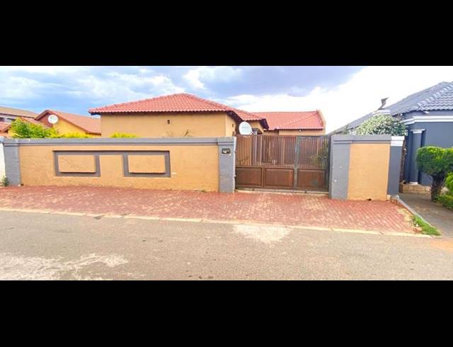 3 BEDROOM HOUSE FOR SALE IN PROTEA GLEN